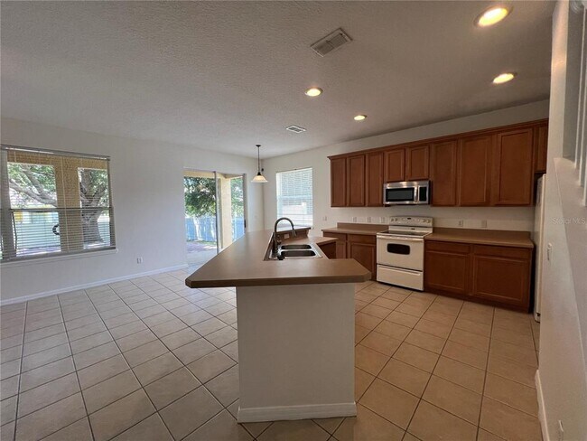 Building Photo - 554 Hiawatha Palm Pl