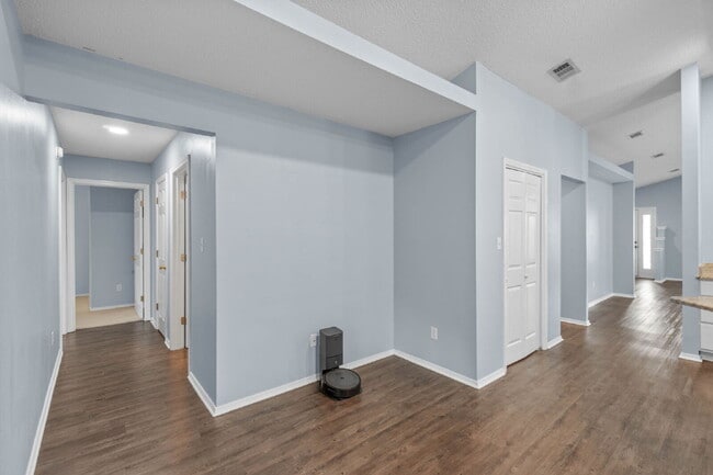 Building Photo - 989 Claeven Cir