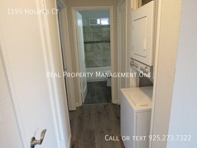 Building Photo - 1195 Holmes Ct