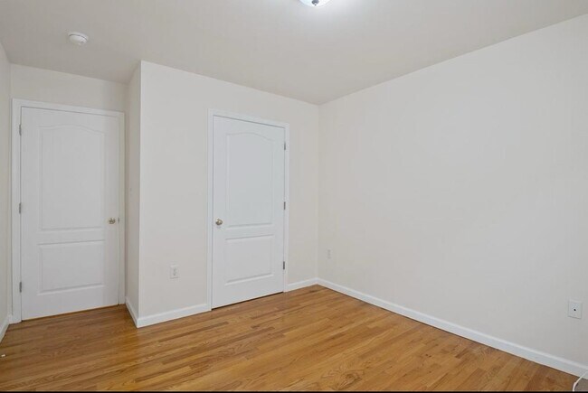 Building Photo - 31-33 CHESTER Ave