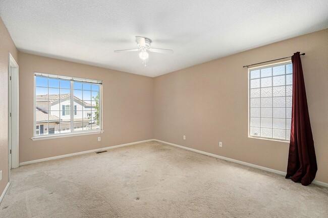 Building Photo - Exceptionally Maintained 2-Story Home in G...