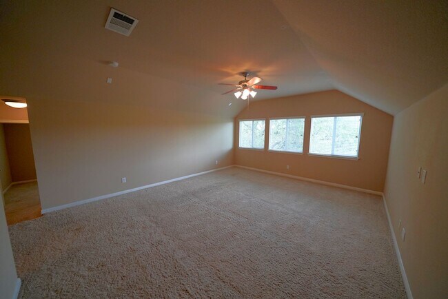 Building Photo - Beautiful Home Now Available in the Covete...