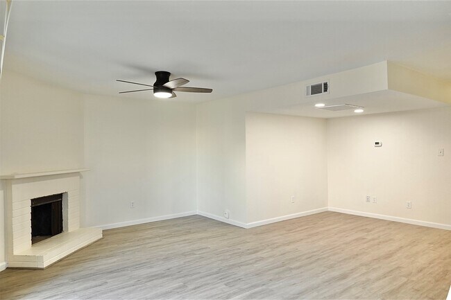 Building Photo - 7918 Prestwood Dr