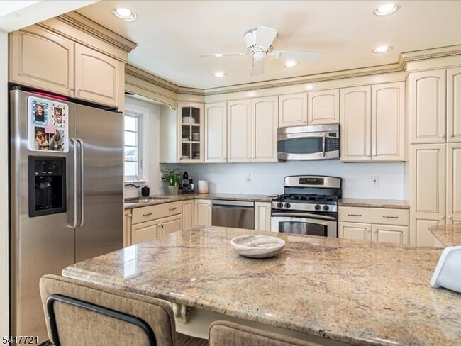 Building Photo - 15 Windemere Rd