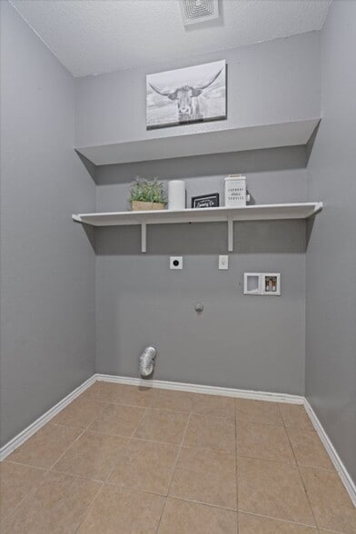 Building Photo - 2108 Scott Dr