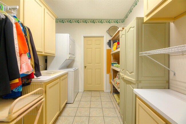 Building Photo - 430 Marsh Point Cir