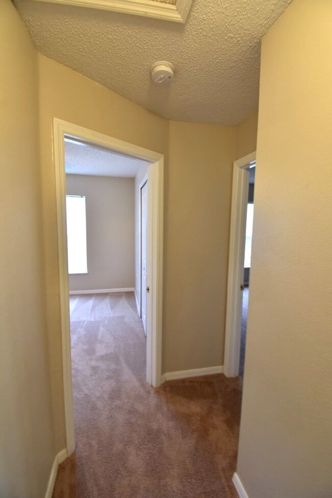 Building Photo - COMING SOON~ Spacious 3 bedroom 2 bath wit...