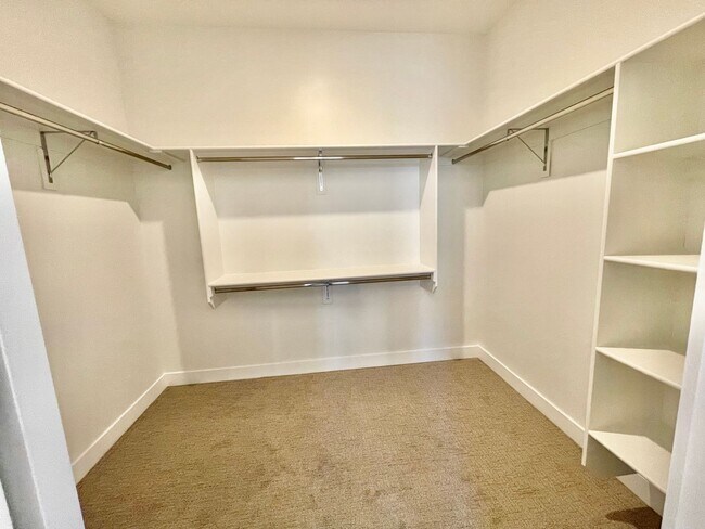 Building Photo - Like New! Three Bedroom Home in Desert Color
