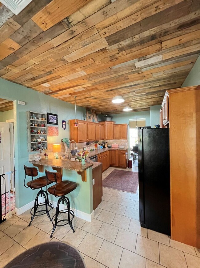 Building Photo - 3 bedroom 2 bath custom home, 2 car garage...
