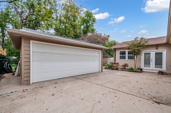 Building Photo - 7453 Harrow Dr