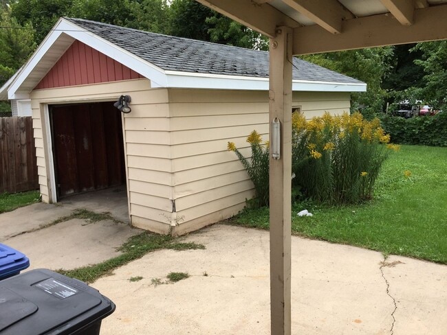 Primary Photo - 751 Vine Ave