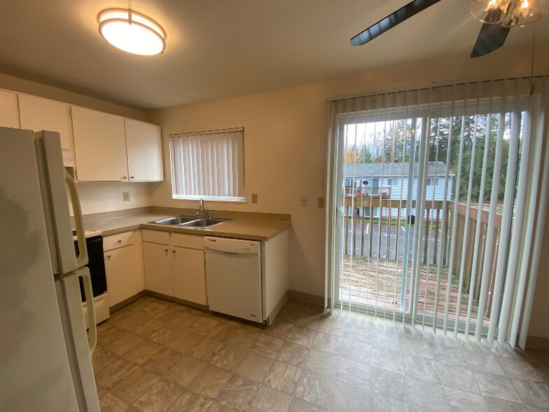 Building Photo - 1700 Blankenship Rd