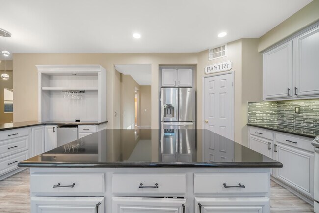 Building Photo - 79910 Camden Dr