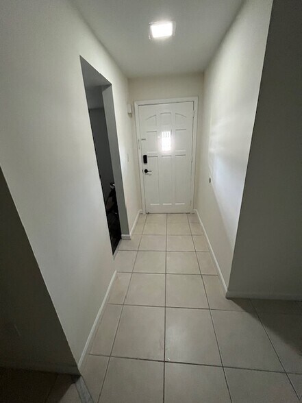 Building Photo - 3504 Beneva Rd