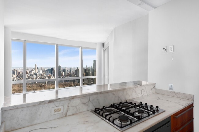 Building Photo - 80 Columbus Cir