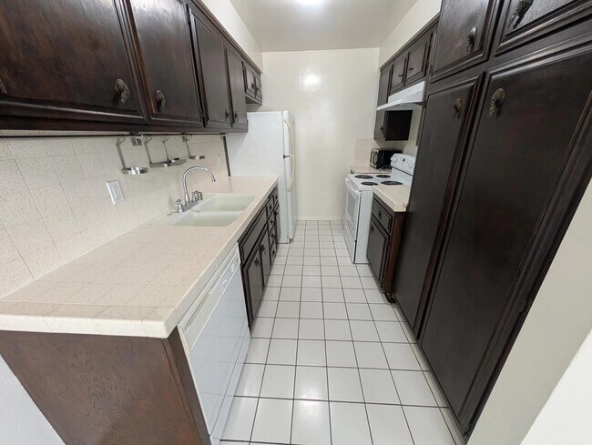 Primary Photo - 12235 Pacific Ave