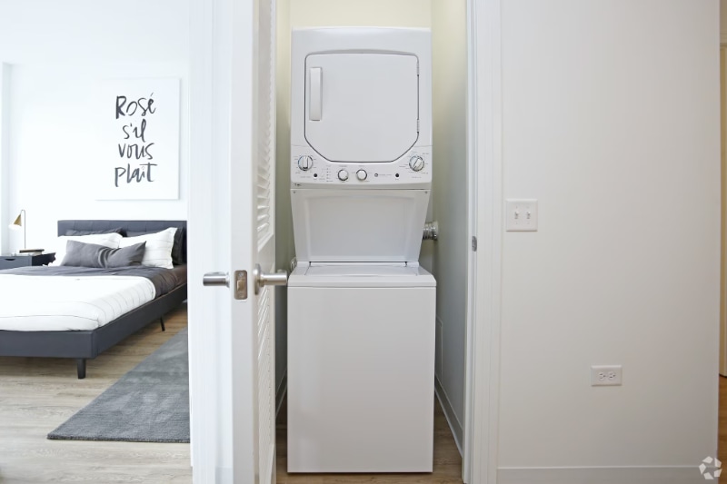 Building Photo - 413 S Halsted St