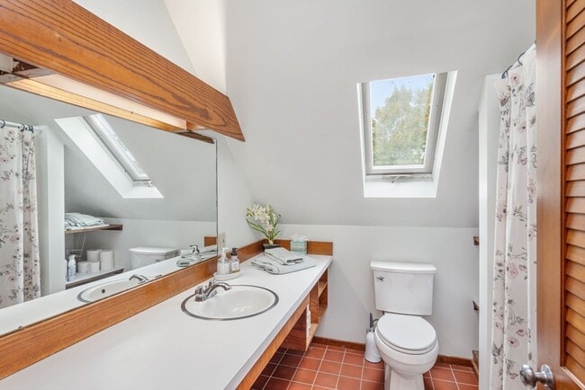 Building Photo - 540 River Rd