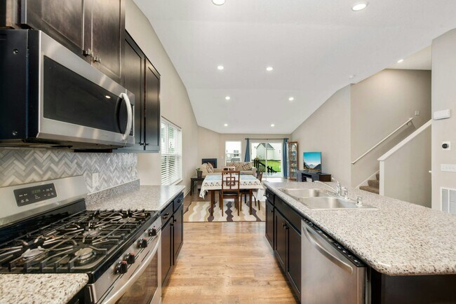 Building Photo - 15101 Emory Cir