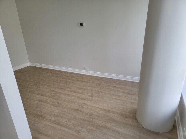 Building Photo - 5415 N Sheridan Rd