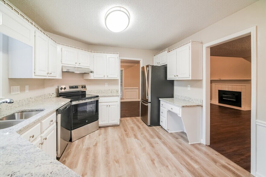 Building Photo - 3539 Pine Grove Dr