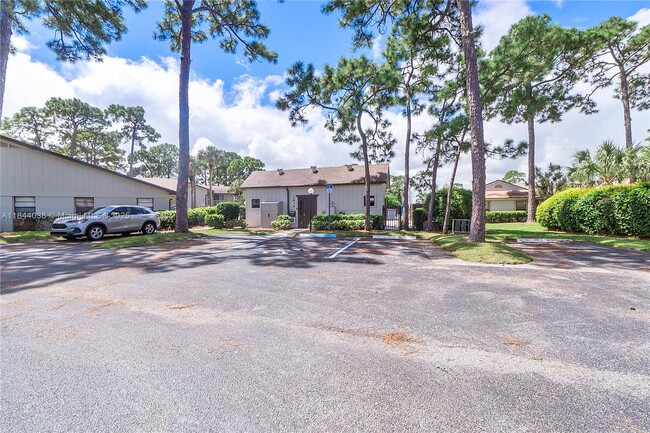 Building Photo - 2828 Stoneway Ln
