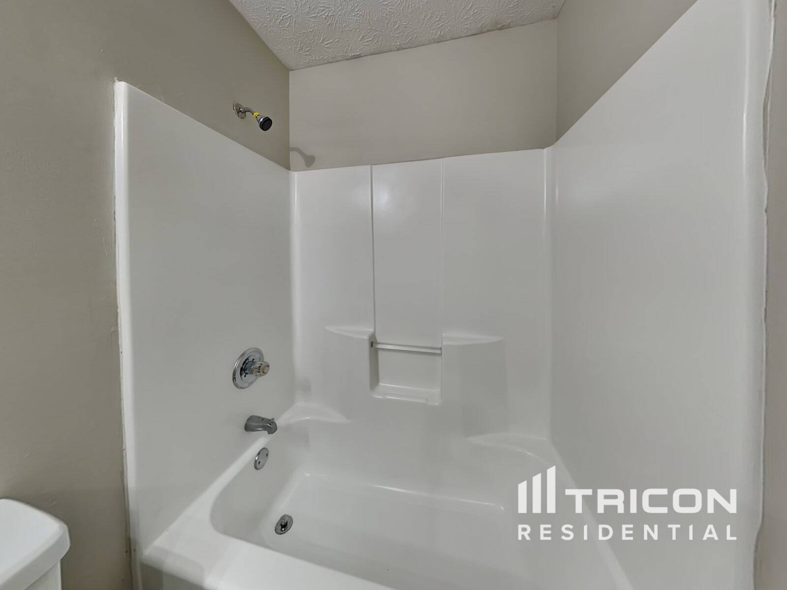 Building Photo - 2506 Lakeside Dr