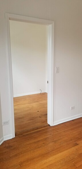 Building Photo - 4417 N Keokuk Ave