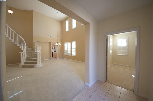 Building Photo - 1612 Marina Way