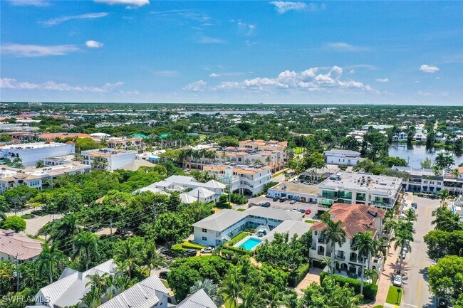 Building Photo - 546 4th Ave S