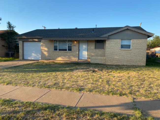 Primary Photo - 309 Circle Dr