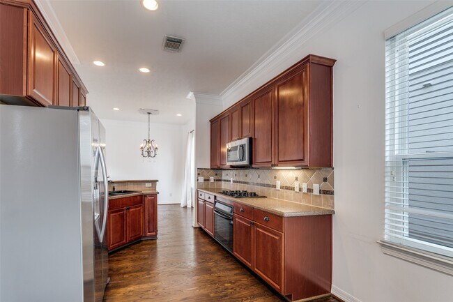 Building Photo - 5208 Blossom St