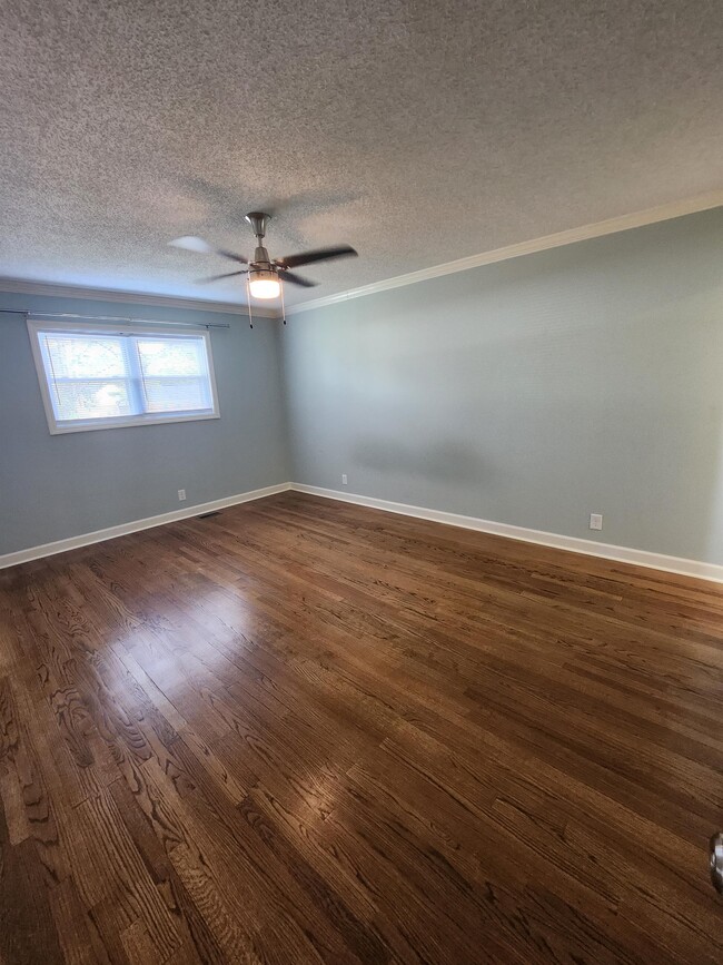 Building Photo - 105 Wildwood Dr