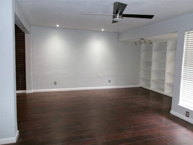 Building Photo - 781 Country Pl Dr