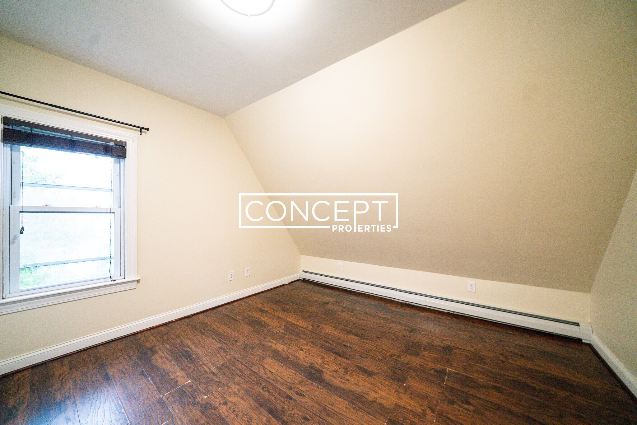 Building Photo - 376 Medford St