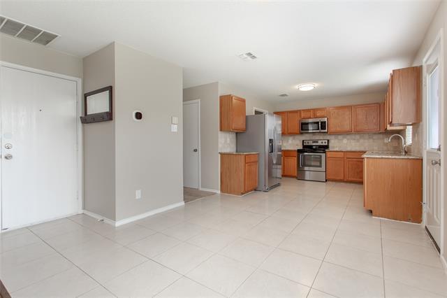 Building Photo - 2700 Peach Dr