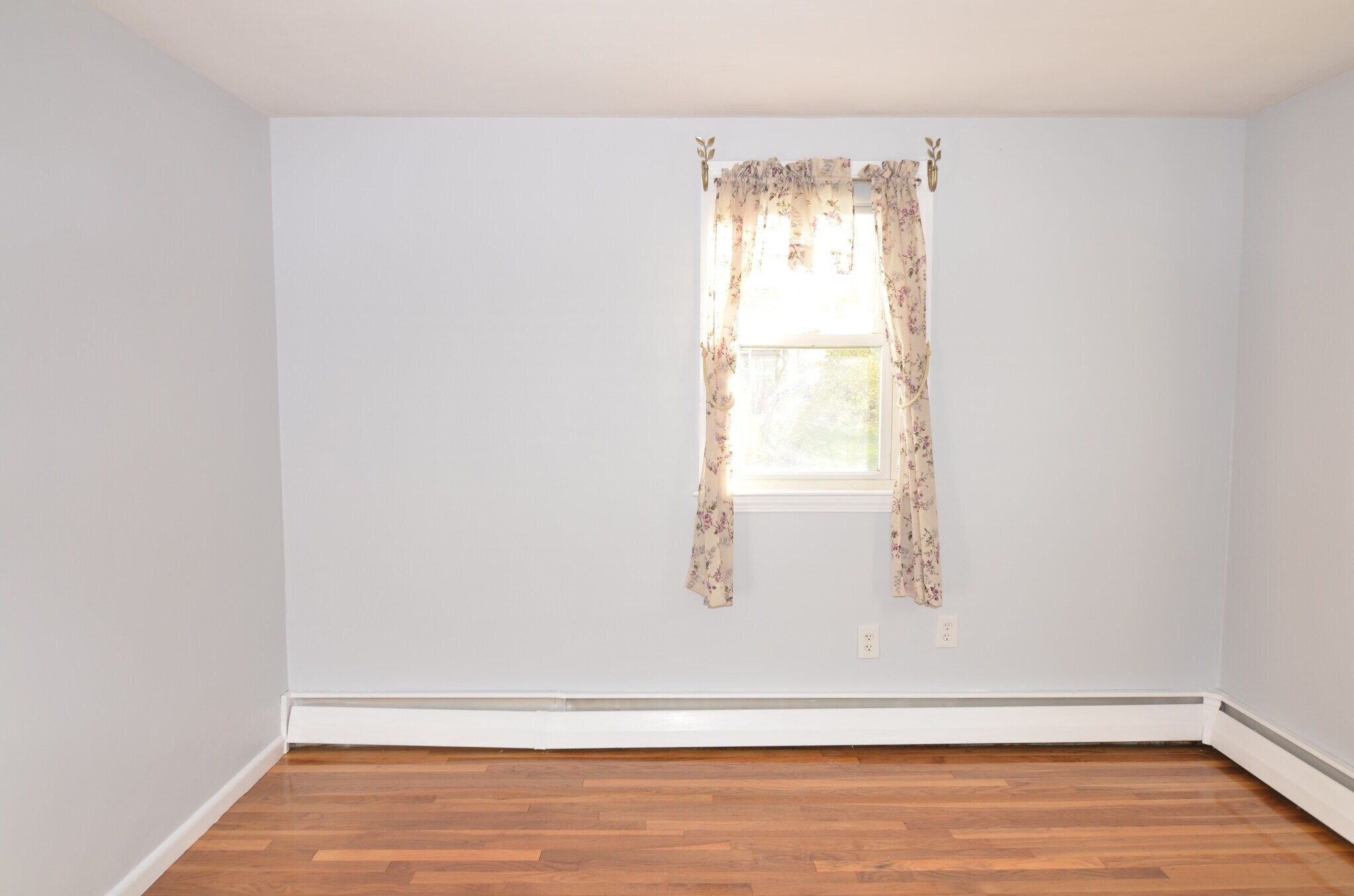 Building Photo - 10 Carson Rd