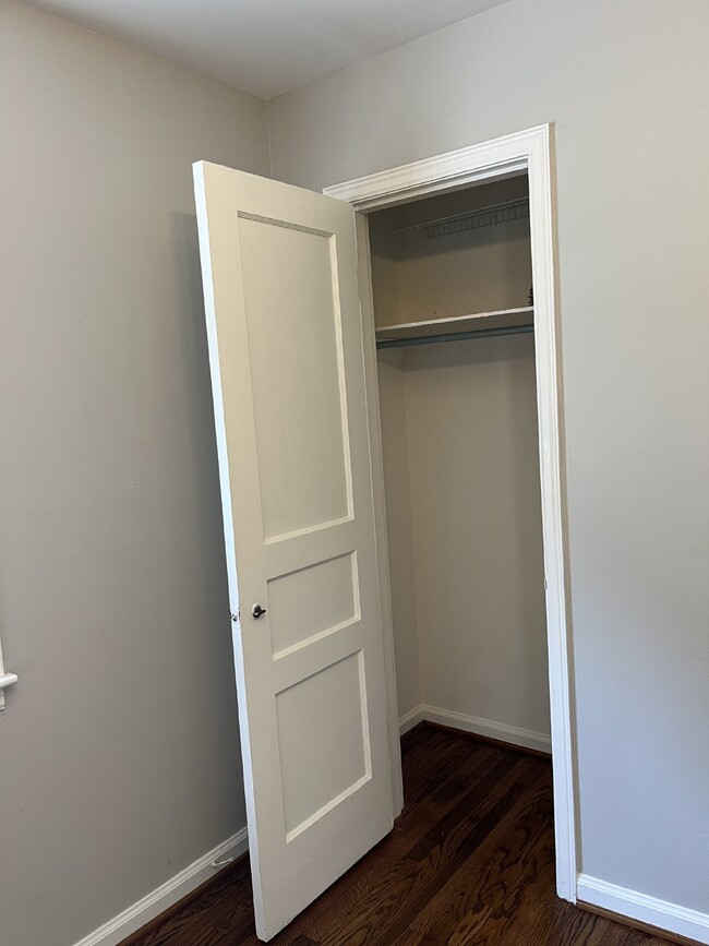 Building Photo - Charming 3-Bed Home with Hardwood Floors &...