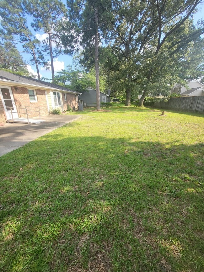Building Photo - 7281 Pebblebrook Dr