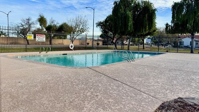 Building Photo - Beautifully Updated 3 Bedroom, 2 Bathroom Single-Level Home in Chandler (85225)!