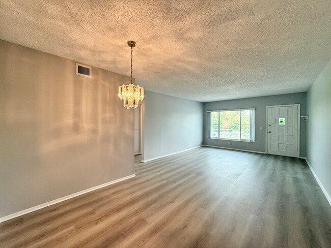 Building Photo - 2455 Finlandia Ln