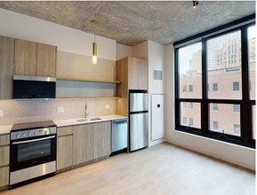 Building Photo - 815 N Wells St