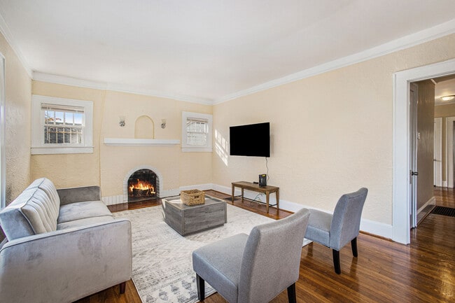 Building Photo - 854 5th St W