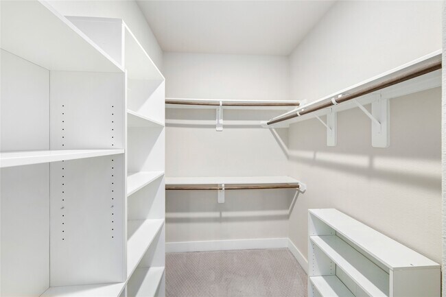 Building Photo - 420 W 28th St