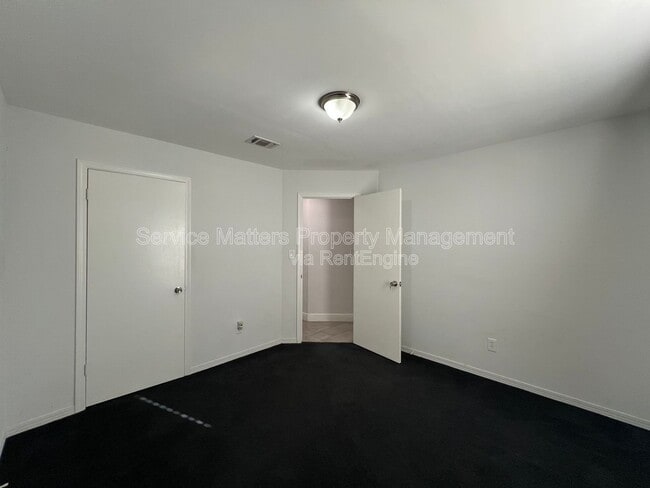 Building Photo - 2017 Coral Creek Dr