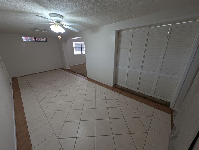 Building Photo - 2 Bedroom Condo Unit in the Polynesian Par...