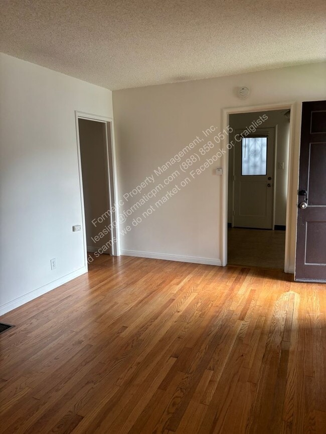 Building Photo - 930 N 1st St