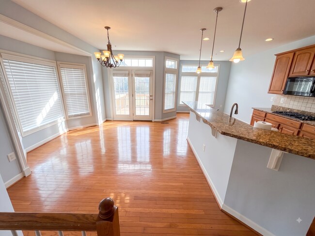 Building Photo - 3670 Carriage Hill Dr