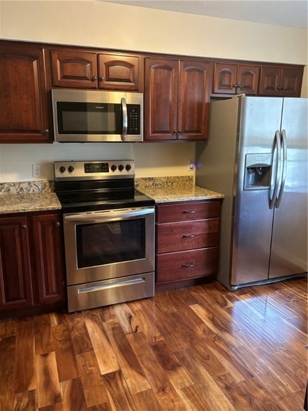 Building Photo - 305 Berrington Ct