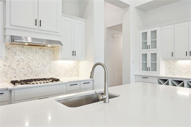 Building Photo - 1329 Marina Grand Terrace